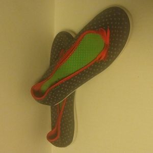 Keds women's slip ons strawberry bow tie size 8